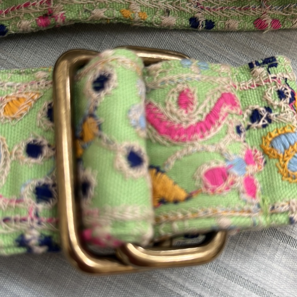 Beautiful embroidered fabric belt with brass ring buckle - size small - Picture 4 of 10